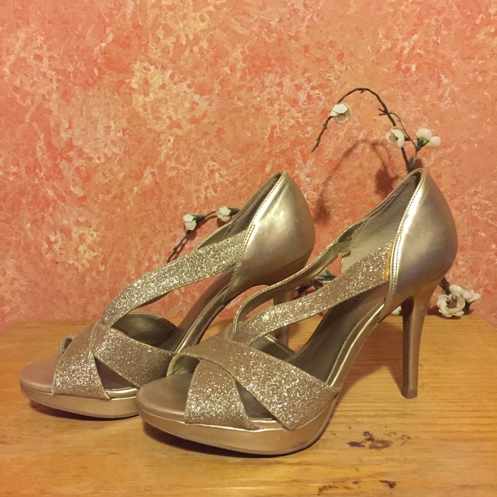 Fioni Night Gold Heels